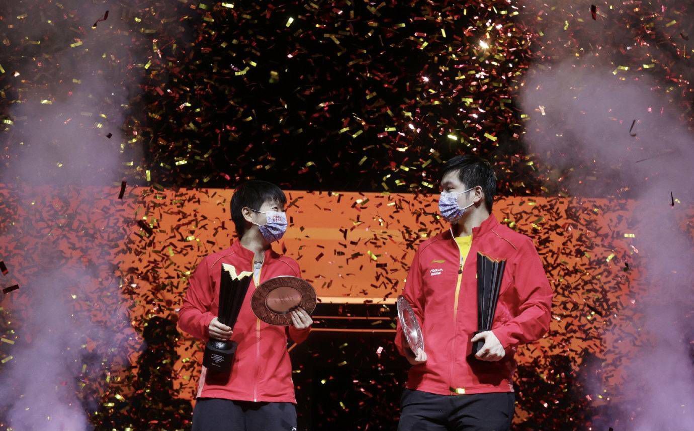 但据《镜周刊》报道，王菲出演《邓丽君传》有三大阻碍：首先，邓丽君家人曾希望扮演者为台湾人；其次，王菲现年49岁，比42岁逝世的邓丽君年长；最后，邓丽君身形丰满，圆脸更是招牌，而王菲更为瘦削，外形上差异较大